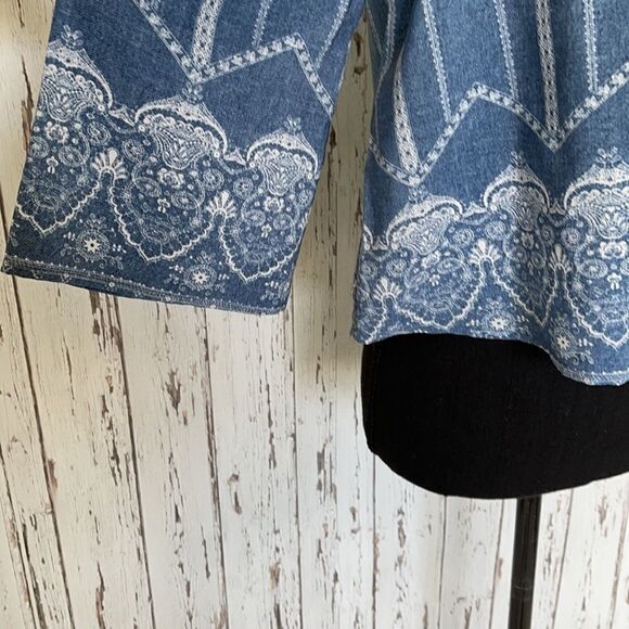 Active USA Top  - Picture 6 of 8